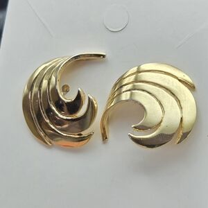 Elegant Gold Swirl Earrings